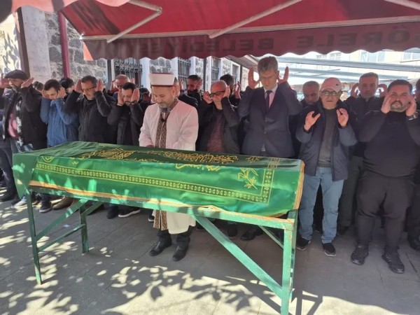 Tabut Başında Yürek Yıkan Feryat! 'Yavrum Kalk Bana Sarıl'